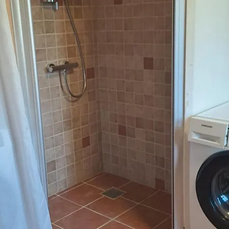 Nedlagt Gard I Naturen Med Ro Og Fred Og Samtidig Taet Pa Og Fiskeri Og Indkobsmuligheder Homestay *