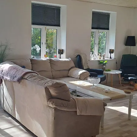 Nedlagt Gard I Naturen Med Ro Og Fred Og Samtidig Taet Pa Og Fiskeri Og Indkobsmuligheder