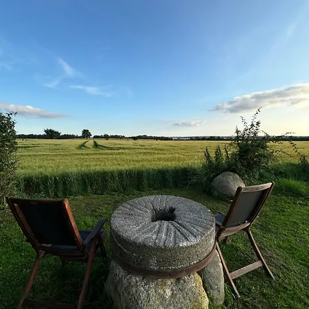 Nedlagt Gård I Naturen Med Ro Og Fred Og Samtidig Tæt På Og Fiskeri Og Indkøbsmuligheder