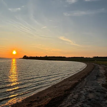 Nedlagt Gard I Naturen Med Ro Og Fred Og Samtidig Taet Pa Og Fiskeri Og Indkobsmuligheder *