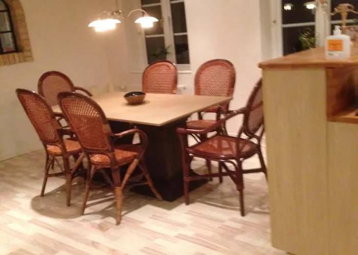 Nedlagt Gard I Naturen Med Ro Og Fred Og Samtidig Taet Pa Og Fiskeri Og Indkobsmuligheder Habitación en casa particular