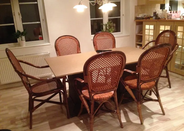 Nedlagt Gard I Naturen Med Ro Og Fred Og Samtidig Taet Pa Og Fiskeri Og Indkobsmuligheder