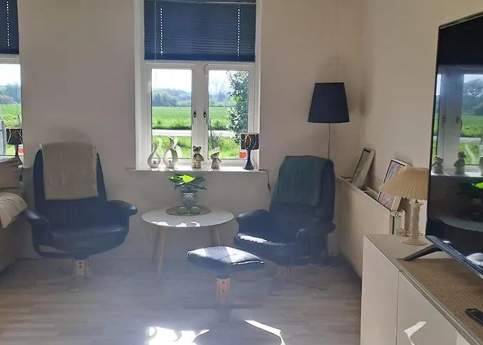 Nedlagt Gard I Naturen Med Ro Og Fred Og Samtidig Taet Pa Og Fiskeri Og Indkobsmuligheder Ubytování v soukromí