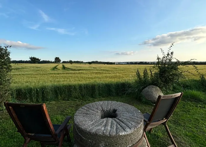 Nedlagt Gard I Naturen Med Ro Og Fred Og Samtidig Taet Pa Og Fiskeri Og Indkobsmuligheder