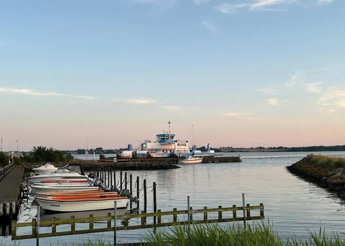 Nedlagt Gard I Naturen Med Ro Og Fred Og Samtidig Taet Pa Og Fiskeri Og Indkobsmuligheder Habitación en casa particular